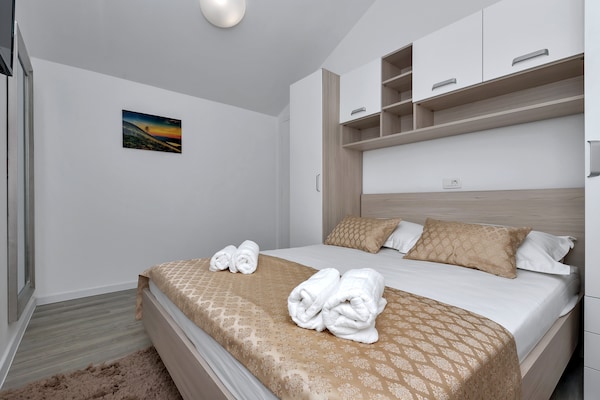 Foto van Prachtige villa met zwembad - Vakantiehuis in Drasnice - BedRoom
