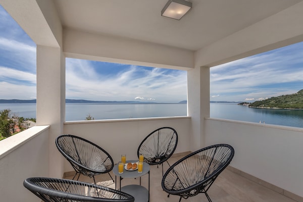 Foto van Prachtige villa met zwembad - Vakantiehuis in Drasnice - TerraceBalcony