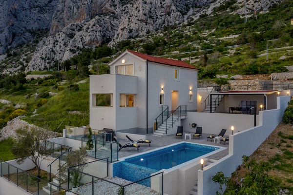Foto van Prachtige villa met zwembad - Vakantiehuis in Drasnice - ExteriorSummer