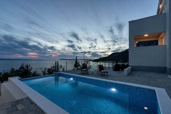 Foto van Prachtige villa met zwembad - Vakantiehuis in Drasnice - ViewSummer