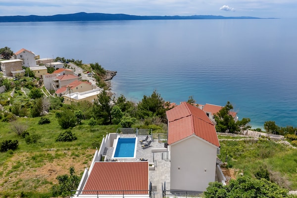 Foto van Prachtige villa met zwembad - Vakantiehuis in Drasnice - ExteriorSummer