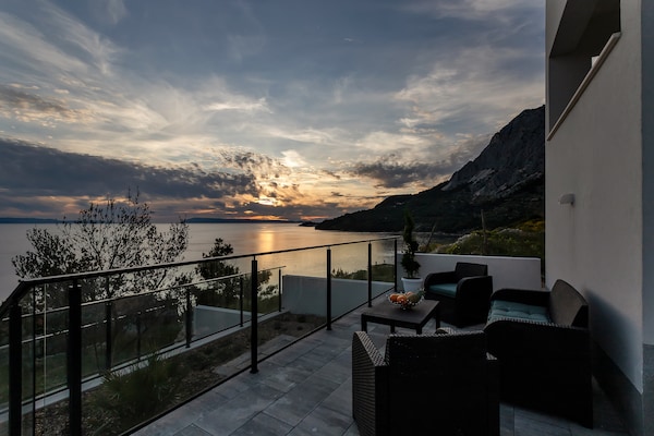 Foto van Prachtige villa met zwembad - Vakantiehuis in Drasnice - ViewSummer
