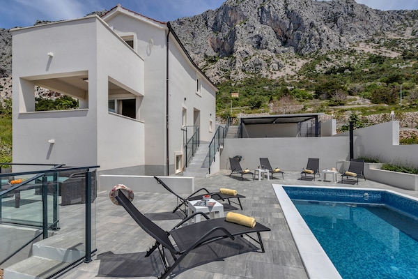 Foto van Prachtige villa met zwembad - Vakantiehuis in Drasnice - PoolOfHouse