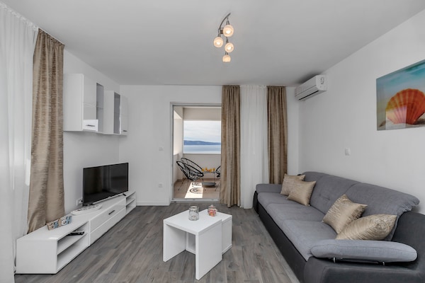 Foto van Prachtige villa met zwembad - Vakantiehuis in Drasnice - LivingRoom