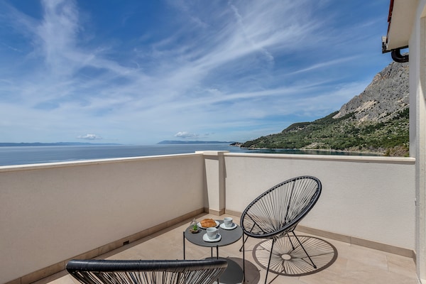 Foto van Prachtige villa met zwembad - Vakantiehuis in Drasnice - TerraceBalcony