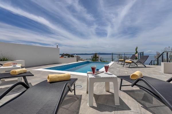 Foto van Prachtige villa met zwembad - Vakantiehuis in Drasnice - TerraceBalcony