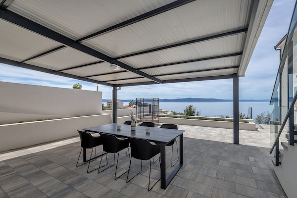 Foto van Prachtige villa met zwembad - Vakantiehuis in Drasnice - TerraceBalcony