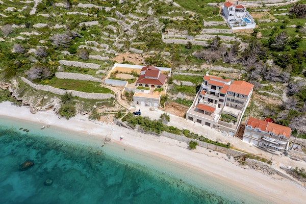 Foto van Prachtige villa met zwembad - Vakantiehuis in Drasnice - AreaSummer1KM