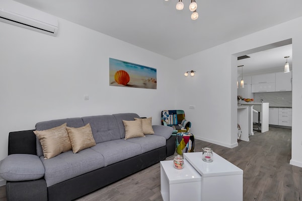 Foto van Prachtige villa met zwembad - Vakantiehuis in Drasnice - LivingRoom