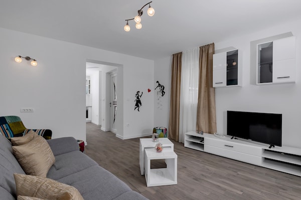 Foto van Prachtige villa met zwembad - Vakantiehuis in Drasnice - LivingRoom