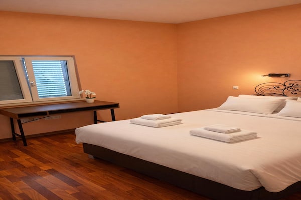 Foto van Luxe tuinvilla op 50 meter van het strand. - Vakantiehuis in Sutivan - BedRoom
