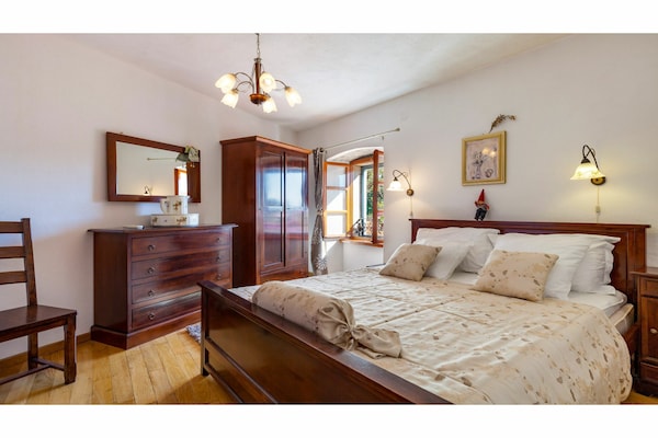 Foto van Schitterend vakantiehuis in Milna met zwembad - Vakantiehuis in Milna - BedRoom