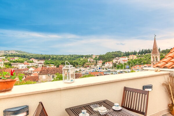 Foto van Schitterend vakantiehuis in Milna met zwembad - Vakantiehuis in Milna - ViewSummer