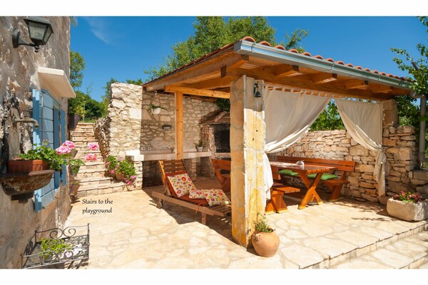 Foto van Schitterend vakantiehuis in Milna met zwembad - Vakantiehuis in Milna - TerraceBalcony