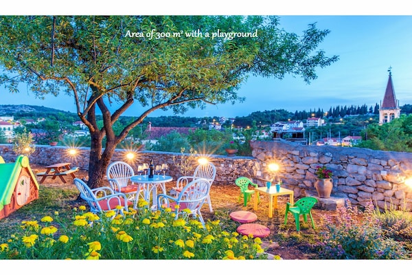 Foto van Schitterend vakantiehuis in Milna met zwembad - Vakantiehuis in Milna - GardenSummer