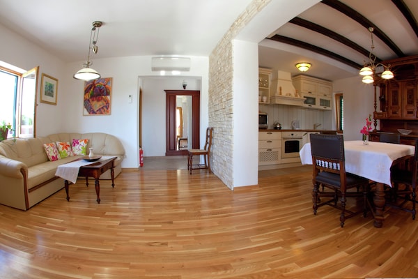 Foto van Villa in Sumartin bij Strand & Veerhaven - Vakantiehuis in Sumartin - LivingRoom