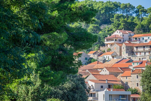 Foto van Toevluchtsoord met zeezicht op het eiland Hvar - Vakantiehuis in Svirce - AreaSummer5KM