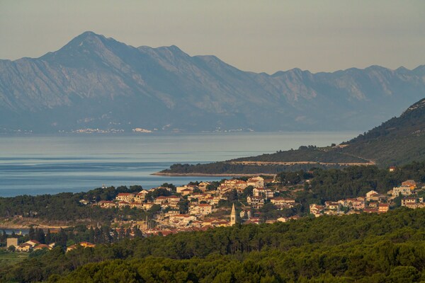 Foto van Toevluchtsoord met zeezicht op het eiland Hvar - Vakantiehuis in Svirce - AreaSummer20KM