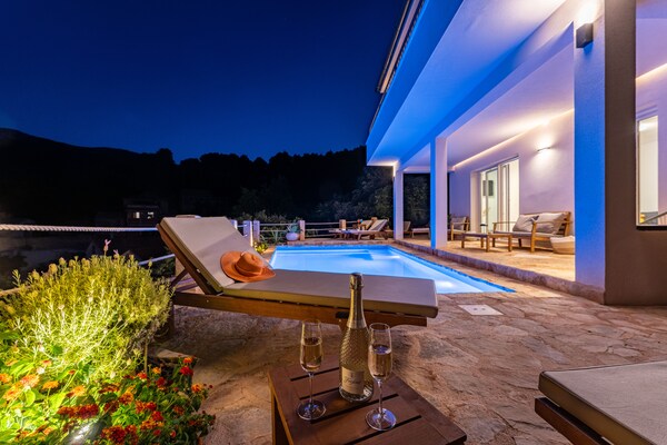 Foto van Toevluchtsoord met zeezicht op het eiland Hvar - Vakantiehuis in Svirce - TerraceBalcony