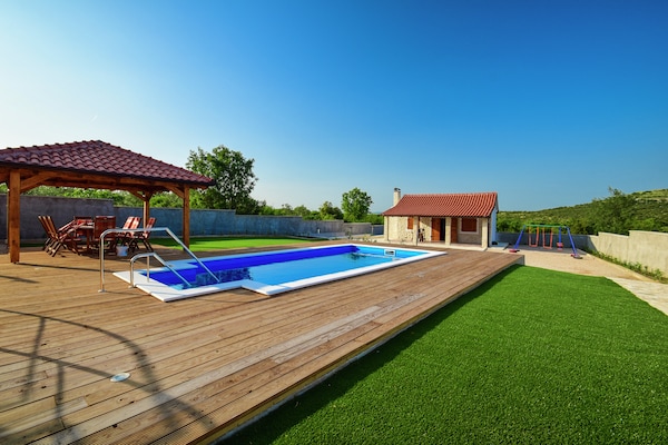 Foto van Luxe villa met zwembad, Zaton - Vakantiehuis in Grabovci - PoolOfHouse