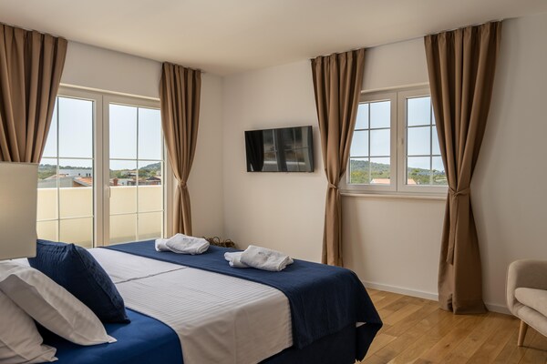 Foto van Villa Royal Stone met zwembad in Jezera - Vakantiehuis in Tisno - BedRoom