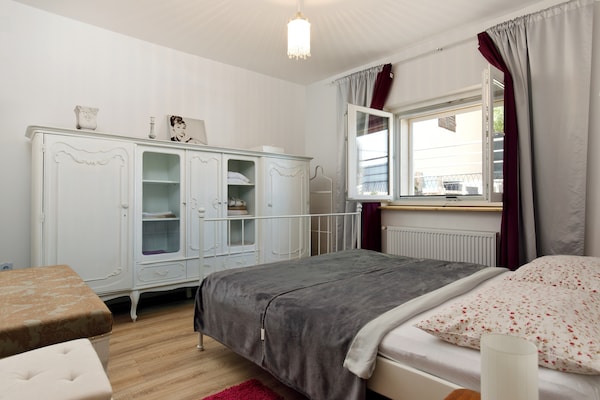 Foto van Vakantiehuis in Drniš met Zwembad & Etnoland - Vakantiehuis in Drnis - BedRoom