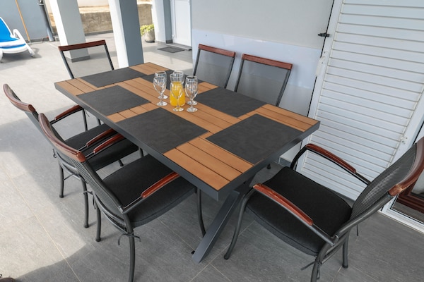 Foto van Luxe appartement met verwarmd zwembad in Starigrad - TerraceBalcony