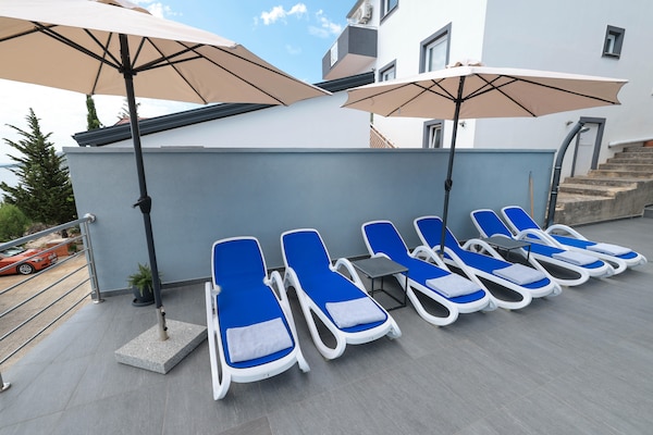 Foto van Luxe appartement met verwarmd zwembad in Starigrad - Facilities