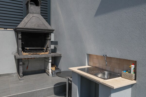 Foto van Luxe appartement met verwarmd zwembad in Starigrad - Facilities