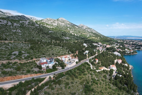 Foto van Luxe appartement met verwarmd zwembad in Starigrad - AreaSummer5KM