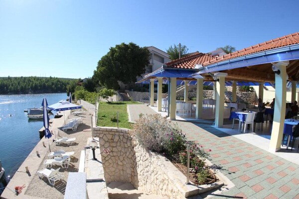 Foto van Gezellig appartement in Obrovac met bubbelbad - Vakantiehuis in Obrovac - AreaSummer5KM