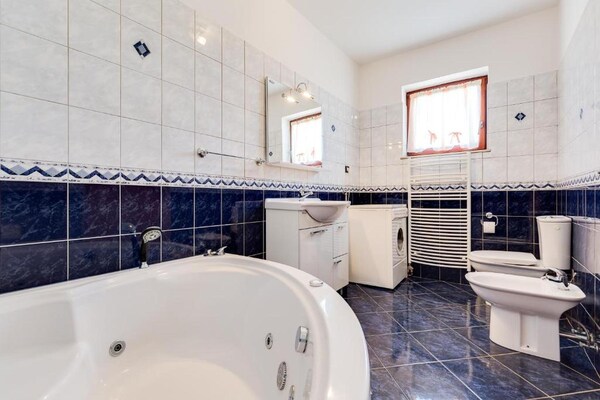 Foto van Gezellig appartement in Obrovac met bubbelbad - Vakantiehuis in Obrovac - BathRoom