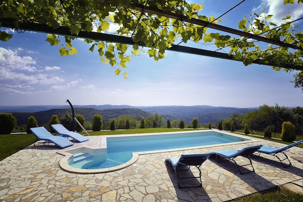 Foto van Villa in Lupoglav met zwembad bij zee - Vakantiehuis in DOLENJA VAS (LUPOGLAV) - PoolOfHouse