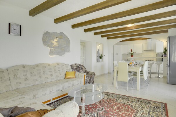 Foto van Villa in Lupoglav met zwembad bij zee - Vakantiehuis in DOLENJA VAS (LUPOGLAV) - LivingRoom