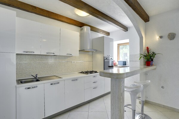 Foto van Villa in Lupoglav met zwembad bij zee - Vakantiehuis in DOLENJA VAS (LUPOGLAV) - Kitchen