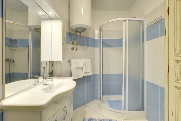Foto van Villa in Lupoglav met zwembad bij zee - Vakantiehuis in DOLENJA VAS (LUPOGLAV) - BathRoom