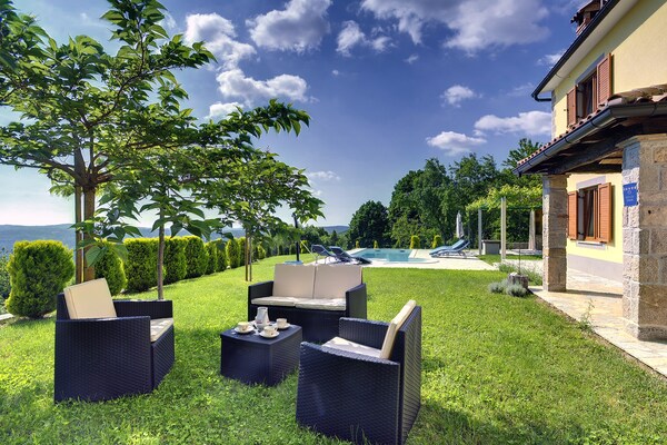 Foto van Villa in Lupoglav met zwembad bij zee - Vakantiehuis in DOLENJA VAS (LUPOGLAV) - GardenSummer
