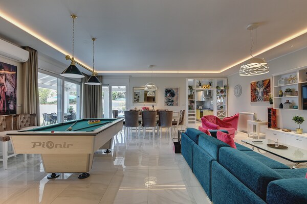 Foto van Villa in Premantura met zwembad bij strand - Vakantiehuis in Premantura - LivingRoom