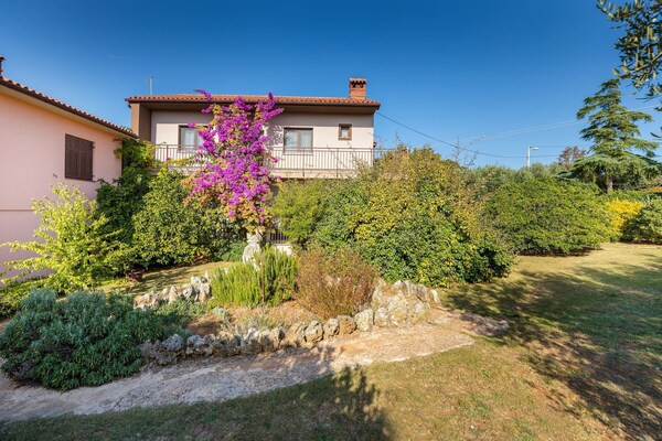 Foto van Villa in Pula bij Romeins Amphitheater - Vakantiehuis in Pula - ExteriorSummer