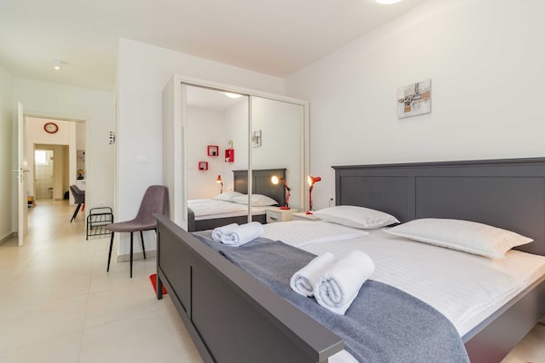 Foto van Villa Ziziphus - Private Pool with Jacuzzi - Vakantiehuis in Premantura - BedRoom