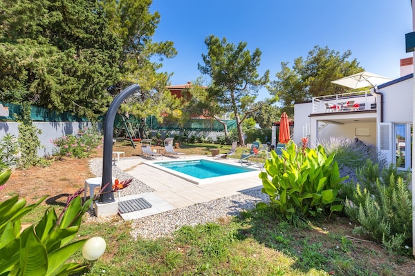 Foto van Villa Ziziphus - Private Pool with Jacuzzi - Vakantiehuis in Premantura - GardenSummer