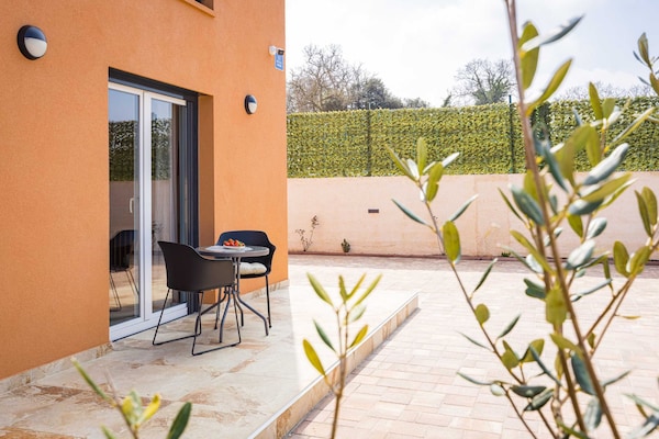 Foto van Luxe villa in Pula met zwembad en jacuzzi - Vakantiehuis in Pula - Outdoor