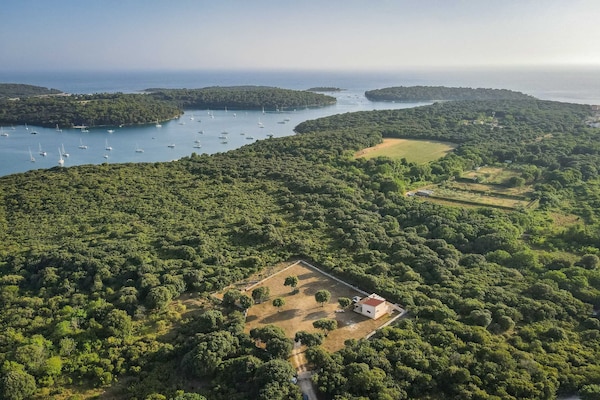 Foto van Vakantiehuis in Pjescana Uvala vlakbij het strand - Vakantiehuis in Pješčana uvala - AreaSummer20KM