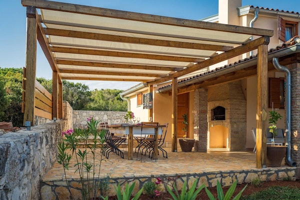 Foto van Vakantiehuis in Pjescana Uvala vlakbij het strand - Vakantiehuis in Pješčana uvala - TerraceBalcony