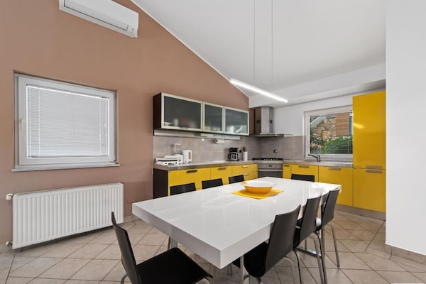 Foto van Villa in Vintijan met privézwembad - Vakantiehuis in Vintijan - DiningRoom