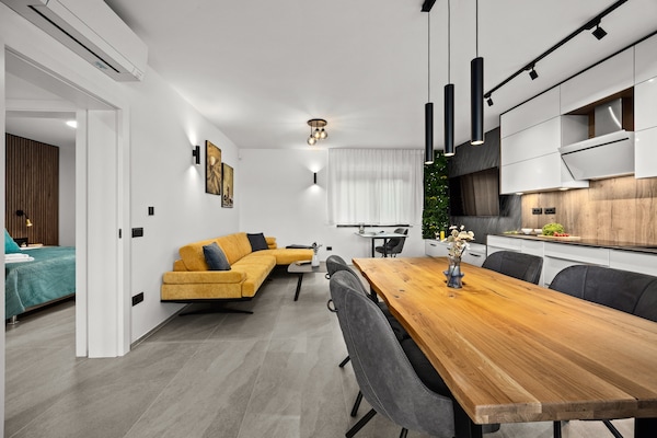 Foto van Villa in Pula bij Hidrobaza Strand - Vakantiehuis in Štinjan - LivingRoom