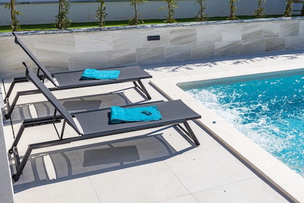 Foto van Villa in Pula bij Hidrobaza Strand - Vakantiehuis in Štinjan - PoolOfHouse