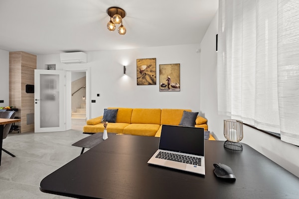 Foto van Villa in Pula bij Hidrobaza Strand - Vakantiehuis in Štinjan - LivingRoom