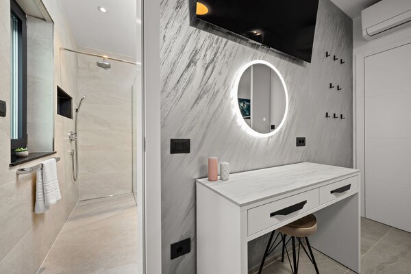 Foto van Villa in Pula bij Hidrobaza Strand - Vakantiehuis in Štinjan - BedRoom