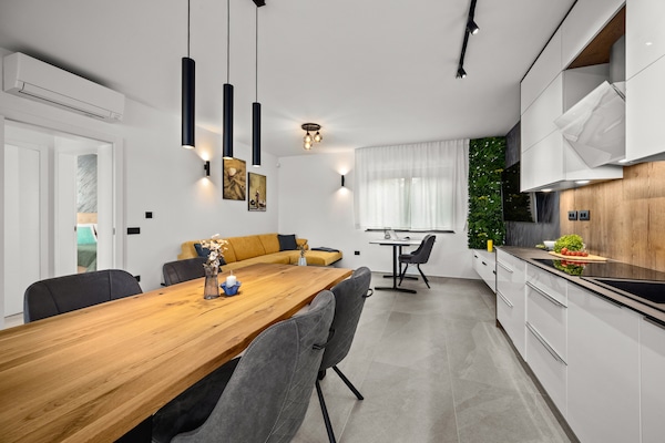 Foto van Villa in Pula bij Hidrobaza Strand - Vakantiehuis in Štinjan - DiningRoom